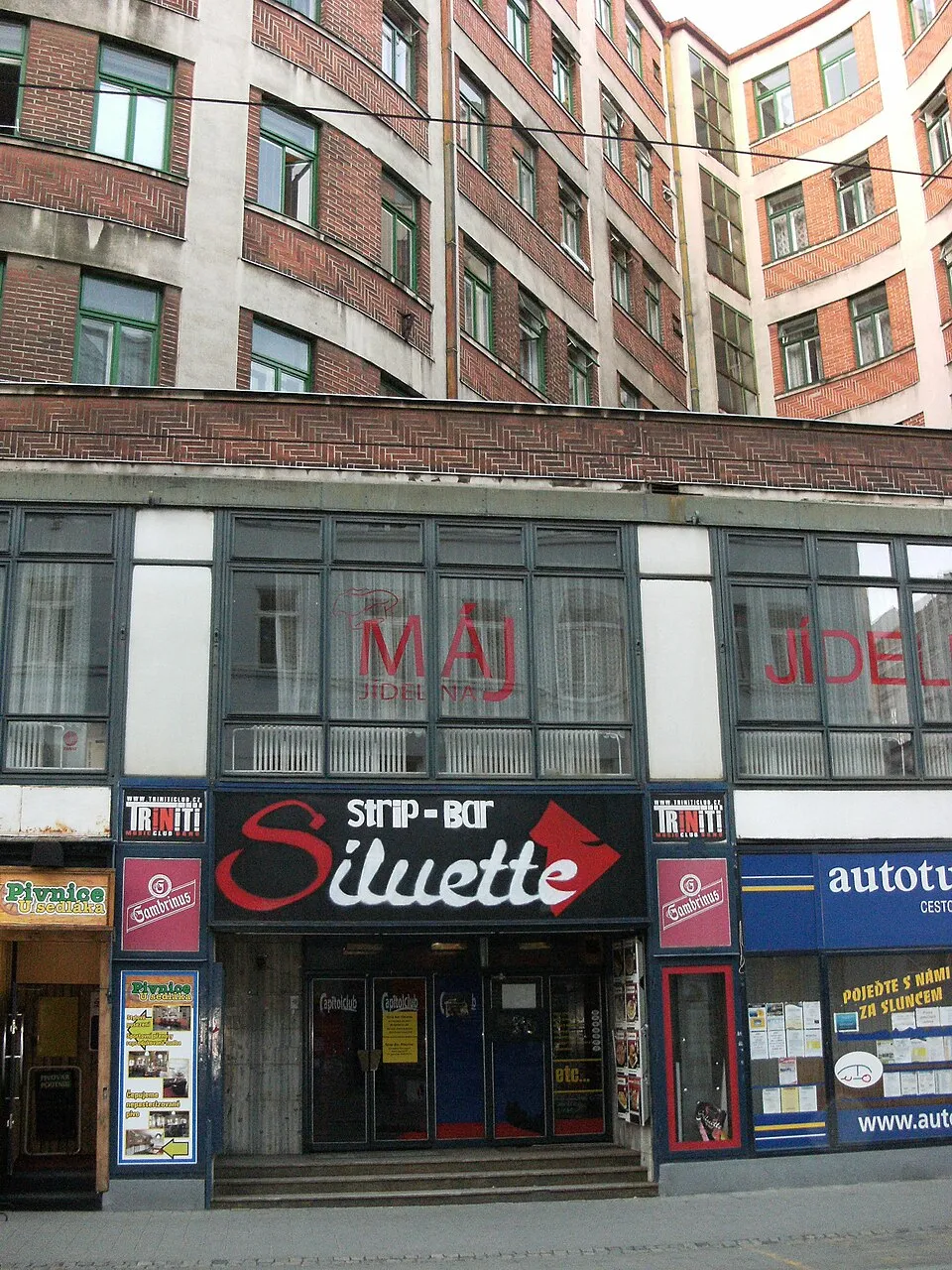 Původní vstup do klubu Siluette Brno na adrese Divadelní 603 otevřeno v roce 2004, kdy klub zahájil svůj provoz.